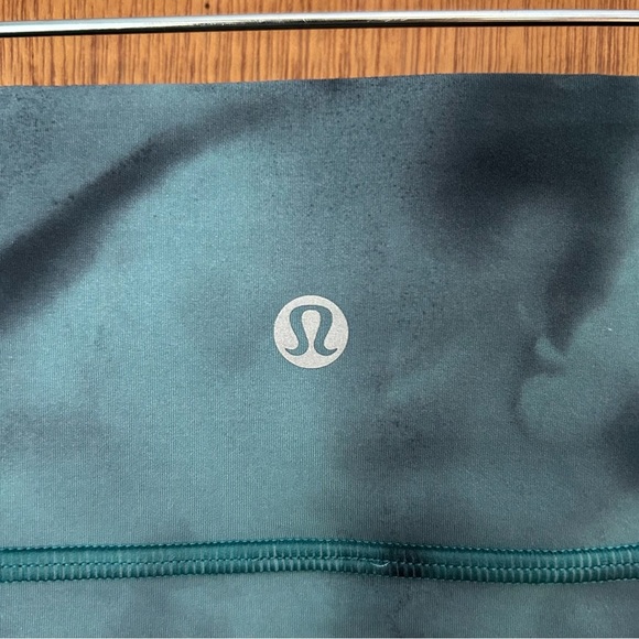 Lululemon Invigorate HR Crop 23” Tight Forest Shibori Graphite Grey Desert Teal - Picture 5 of 7